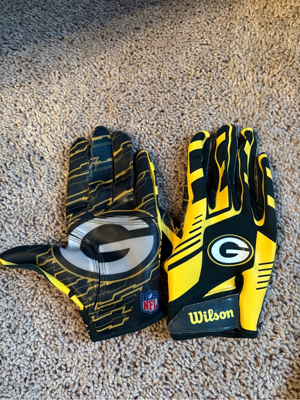 Wilson Green Bay Packers Yellow and Black Receiver Gloves